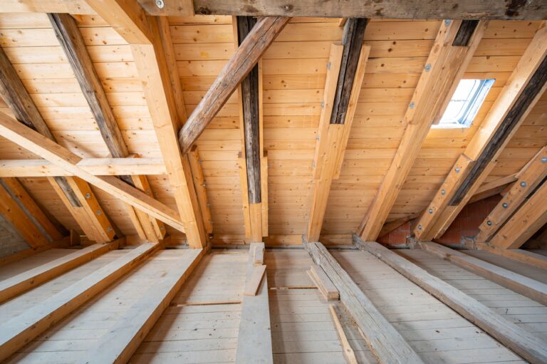 Giebelwand mit Fenster